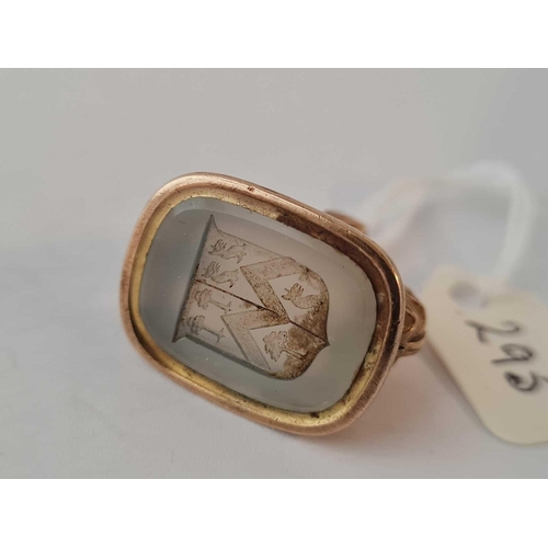 295 - A gold crested intaglio fob 12.2 gms