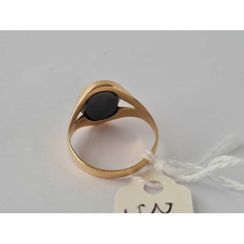 304 - 9ct intaglio ring size O 3.4g inc