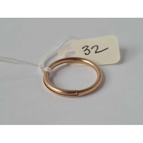 32 - A Victorian gold split ring 21 mm diam