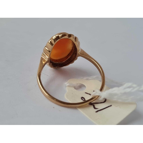 321 - A cameo ring 9ct size U    3.1 gms