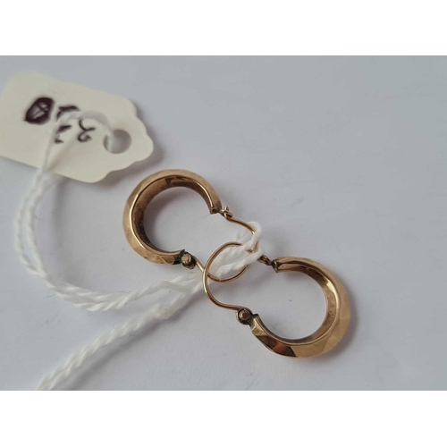 330 - A pair of small hoop earrings 9ct