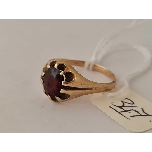 347 - A single garnet 9ct ring size U 3g