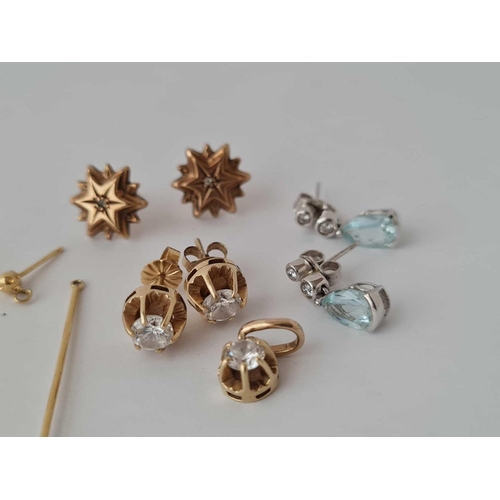 378 - A quantity of assorted gold earrings