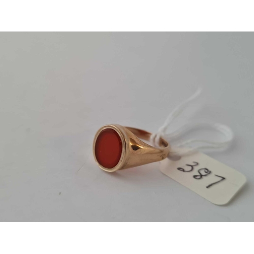 387 - A carnelian set signet ring 9ct size N   3.4 gms