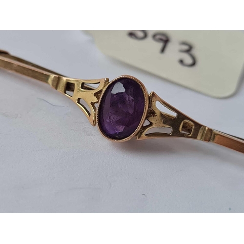 393 - A amethyst set brooch 9ct    1.9 gms