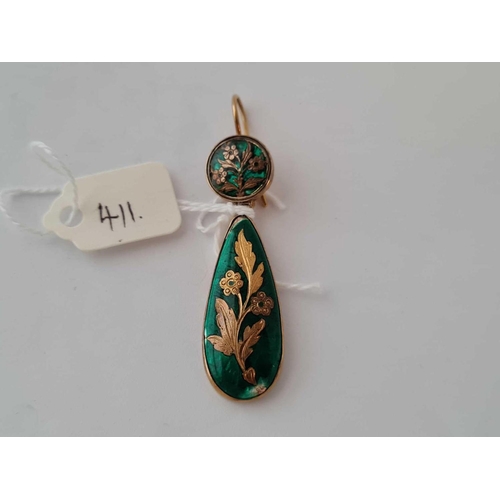 411 - A SINGLE GOLD AND ENAMEL EARRING IDEAL FOR FUTURE PENDANT