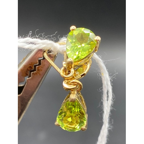 449 - A pair of peridot drop earrings