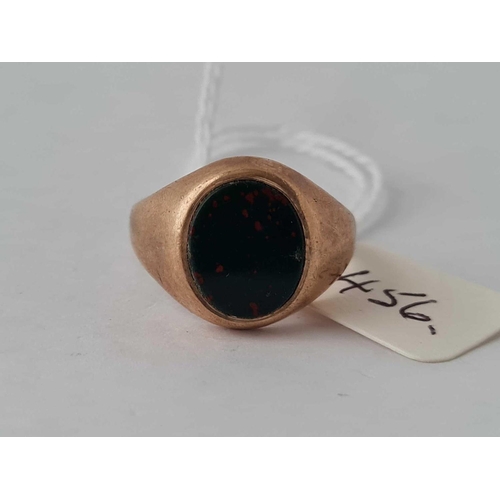 456 - A blood stone oval inset ring 9ct size Q    6.1 gms