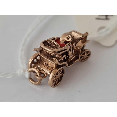 479 - A good and rear articulated in the form of a vintage car 9ct    2.6 gms