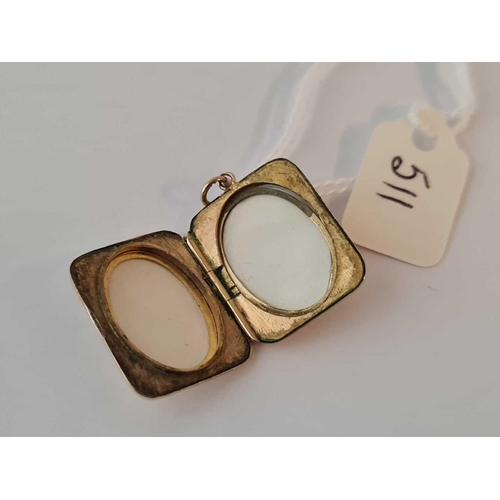 511 - A 9ct back and front locket pendant    5.7 gms