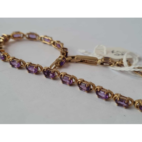 524 - A amethyst bracelet 9ct    7.4 gms