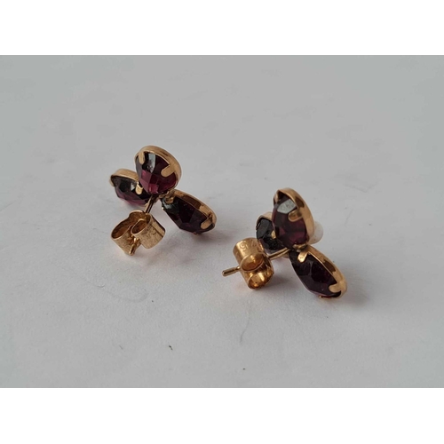 525 - A pair of garnet and pearl earrings 9ct