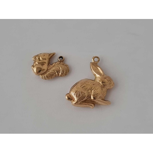 552 - Two charms Squirrel & Hare 9ct