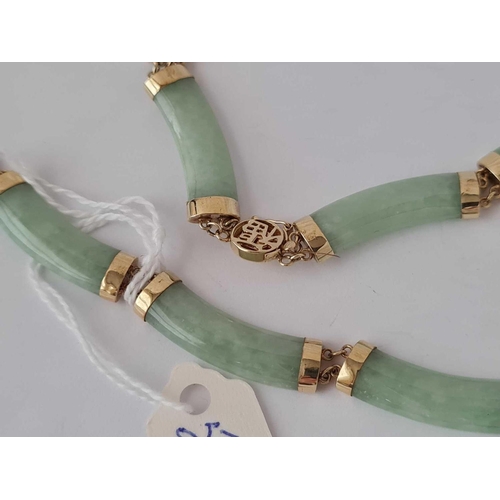 555 - A nice Gold & Green Jade necklace 9ct 24.5 gms boxed