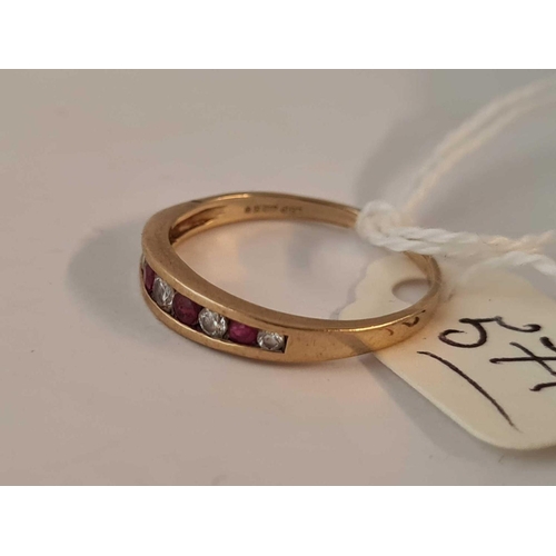 577 - A red and white stone half hoop ring size N 1.5g