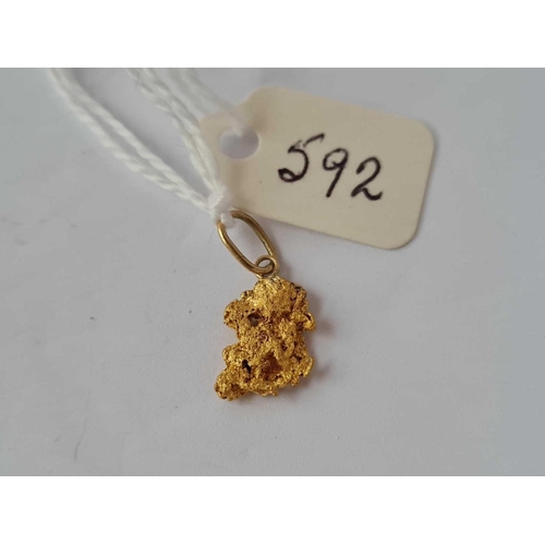 592 - A gold nugget pendant 1.9 gms