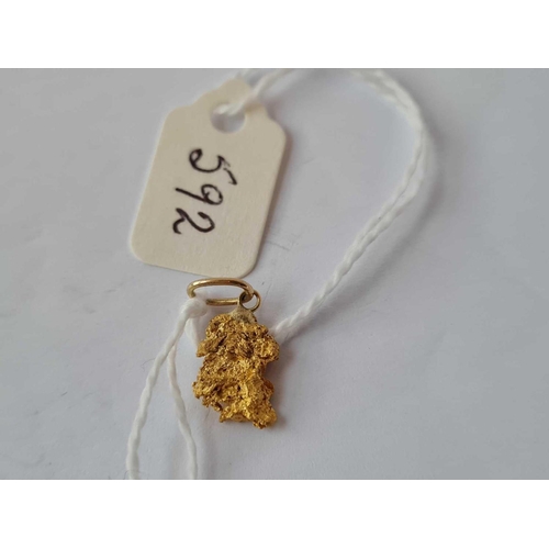 592 - A gold nugget pendant 1.9 gms