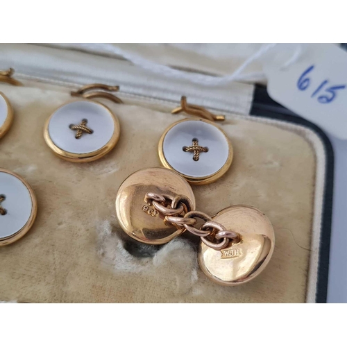 615 - A ATTRACTIVE CASED SET OF 9CT BUTTONS AND STUDS