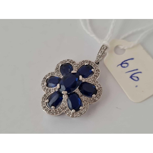 616 - A EXCELLENT DIAMOND AND SAPPHIRE PENDANT SET IN WHITE GOLD