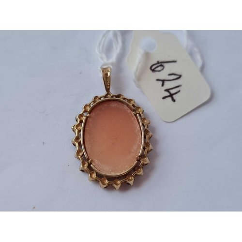 624 - A fancy cameo pendant 9ct