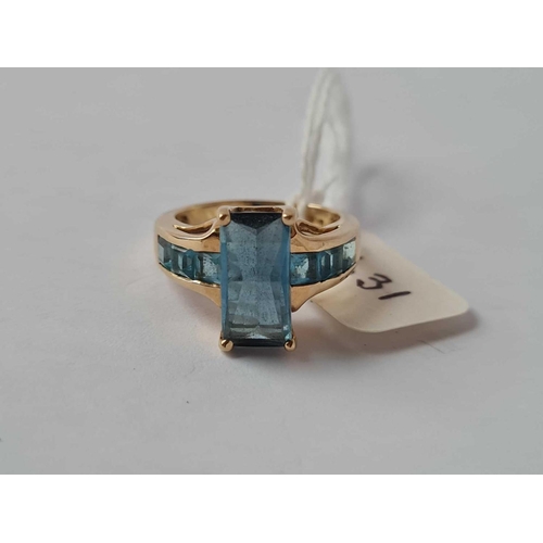 631 - A blue topaz set ring 9ct size K