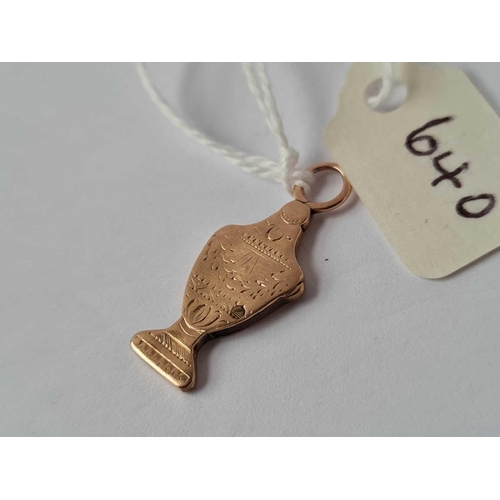 640 - A unusual Georgian gold cigar piecer charm designed as a urn with bright cut engraving and piecer sl... 