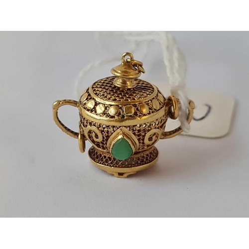 660 - A novelty charm in the form of a sugar jar and cover 14ct gold 2.2 gms