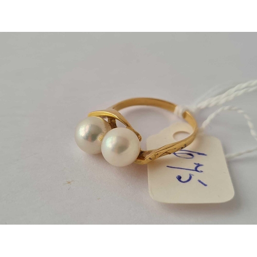 675 - A Crossover Pearl 9ct Dress Ring size L 3.2g inc