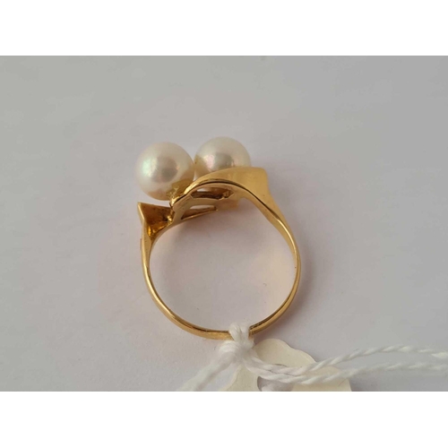 675 - A Crossover Pearl 9ct Dress Ring size L 3.2g inc