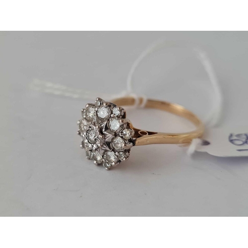 68 - A GOOD DIAMOND CLUSTER RING APPROX0.60ct diamonds in 18ct gold size T 5.6g