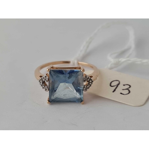 93 - A blue stone ring with diamond shoulders size O