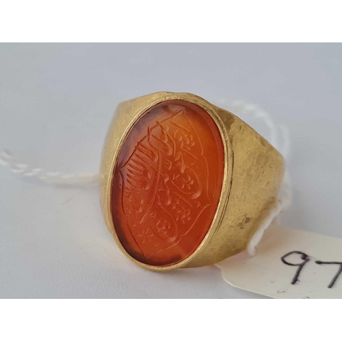 97 - A GOOD SIGNET RING WITH CARNELIAN PANEL AND INTAGLIO 18CT GOLD SIZE R   12.4 GMS