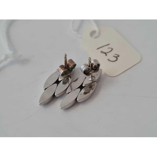 123 - A pair of 9ct white gold earrings   2.3 gms