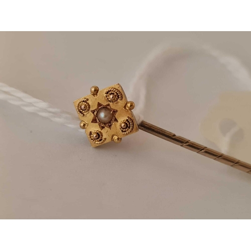 141 - Peal 15ct Gold Cannetille Lozenged Shaped Stick Pin