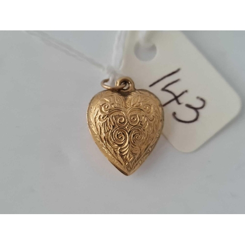 143 - A antique gold heart locket engraved with swirls 9ct