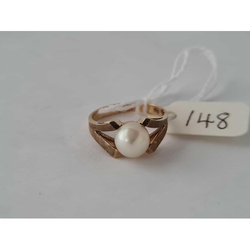 148 - A peal ring with bifurcated set shoulders 9ct Size M