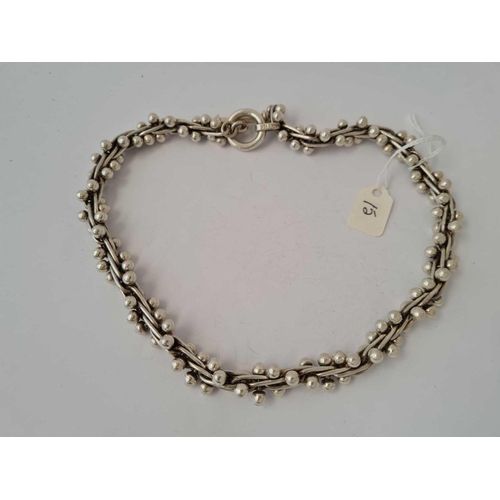 15 - A heavy fancy silver necklace   113 gms