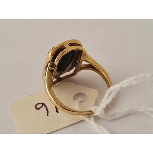 16 - A ANTIQUE SEAL RING 18CT GOLD SIZE K   4.3 GMS