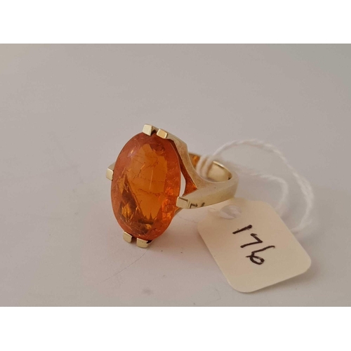 176 - 1970�S ABSTRACT DESIGNED 18CT RING SET WITH A FIRE OPAL, FIRE OPAL 20 X 13mm SIZE M