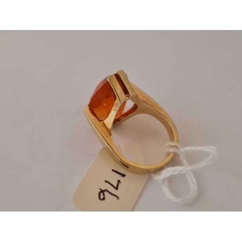 176 - 1970�S ABSTRACT DESIGNED 18CT RING SET WITH A FIRE OPAL, FIRE OPAL 20 X 13mm SIZE M