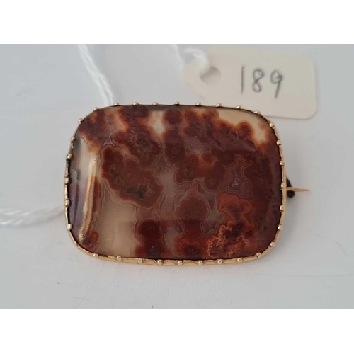 189 - A antique gold polished agate brooch