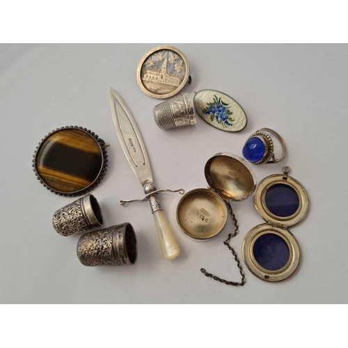 19 - A bag of assorted silver jewellery items book mark etc.