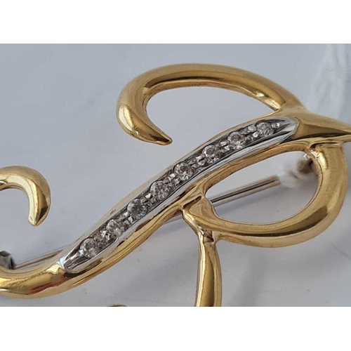 192 - A GOLD AND DIAMOND INITIAL R BROOCH 18CT GOLD    7.1 GMS