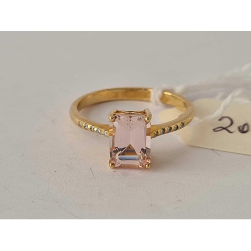 207 - A good morganite rectangular stone ring with diamond shoulders 9ct size N   2gms