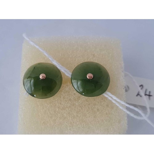 241 - A pair of fine jade and gold Edwardian cufflinks