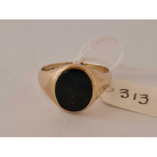 313 - 9CT SIGNET RING HALLMARKED LONDON 1919, SET WITH A BLOODSTONE, SIZE U