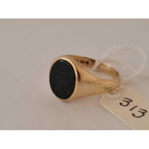 313 - 9CT SIGNET RING HALLMARKED LONDON 1919, SET WITH A BLOODSTONE, SIZE U