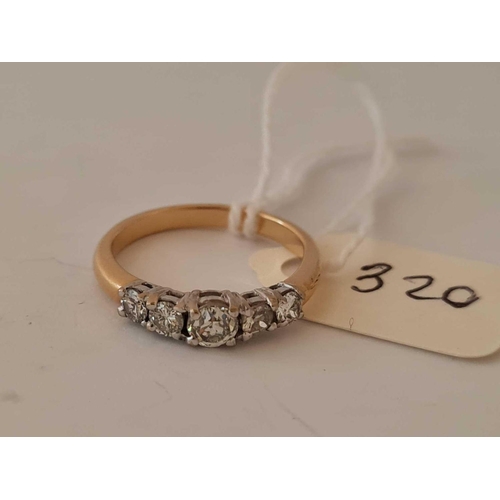 320 - ANTIQUE 5 STONE DIAMOND RING IN 18CT WHITE & YELLOW GOLD, APPROX DIAMOND WEIGHT 0.75cts  SIZE L