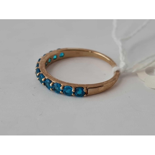 321 - A blue stone half hoop ring 9ct size O