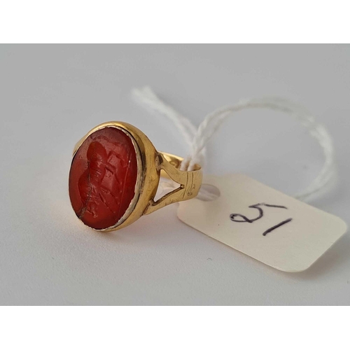 51 - A VICTORIAN B'HAM 1895 RING SET WITH HARD STONE BULL INTAGLIO 18CT GOLD SIZE J